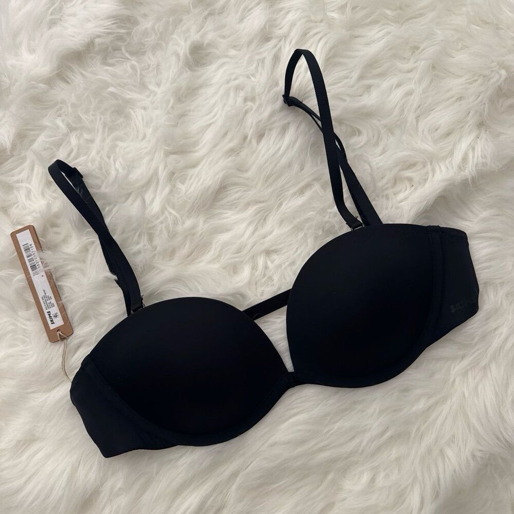 SKIMS Black Convertible Strap Bra - Picture 2 of 8